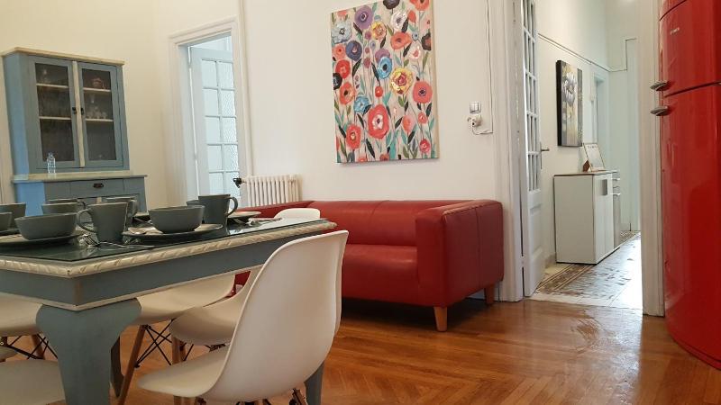 Ionian Apartment- Athens Center, 6 BD, 2.5 BATH — отель в Афины, Греция