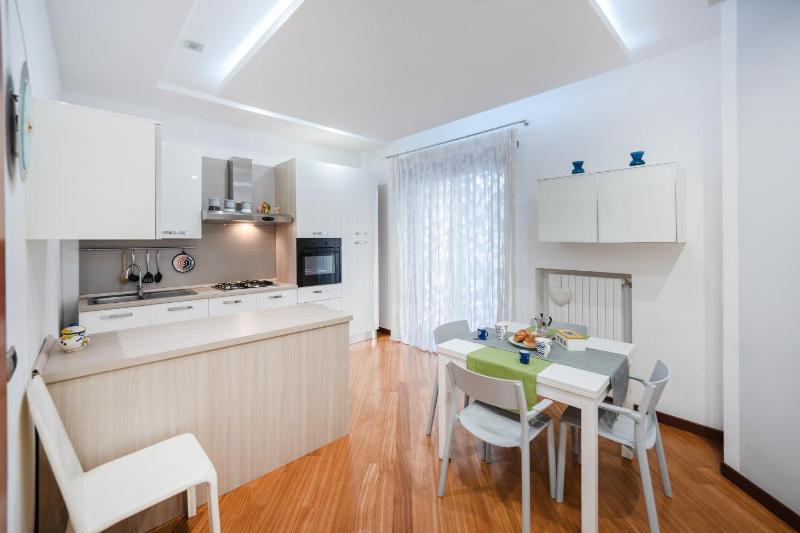 Napoli Charming Apartments Vomero "Fashion and Glamour" — комфортный отель в Неаполе