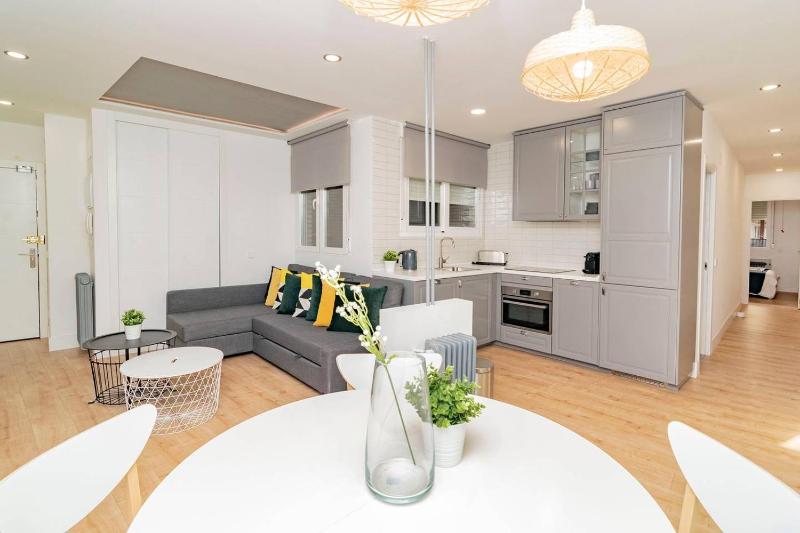 Цены на Superb Apartment near Madrid Rio by Batuecas в Мадриде