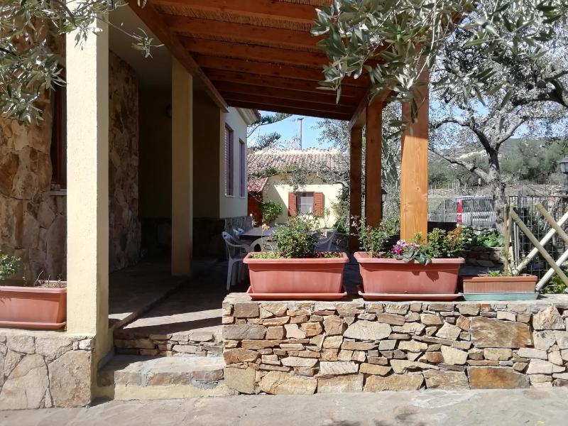 Villa San Gavino a Budoni - Spaziosa Casa con Giardino