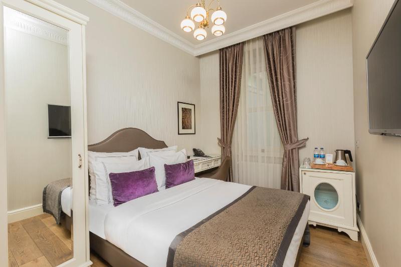 Цены на Meroddi Galata Mansion в Стамбуле