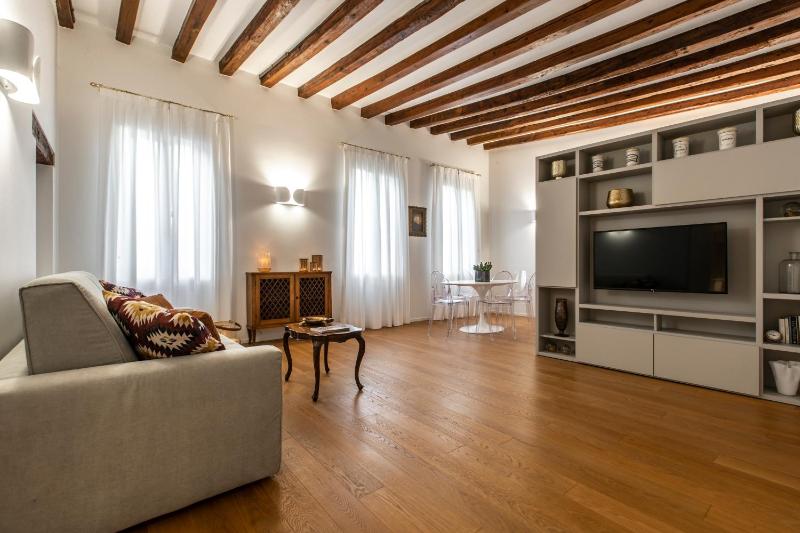 Ca' Delle Acque Deluxe Apartment R&R — отель в Венеции, Италия