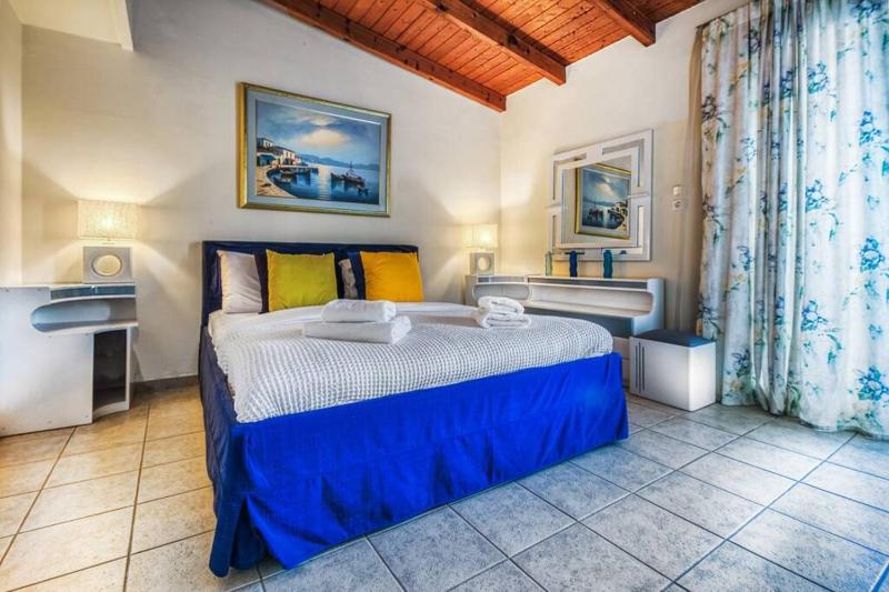 Bright apartment in Glyfada close to the sea — комфортный отель в Афины