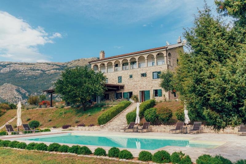 MonteBay villa — отель с удобным расположением в Будва