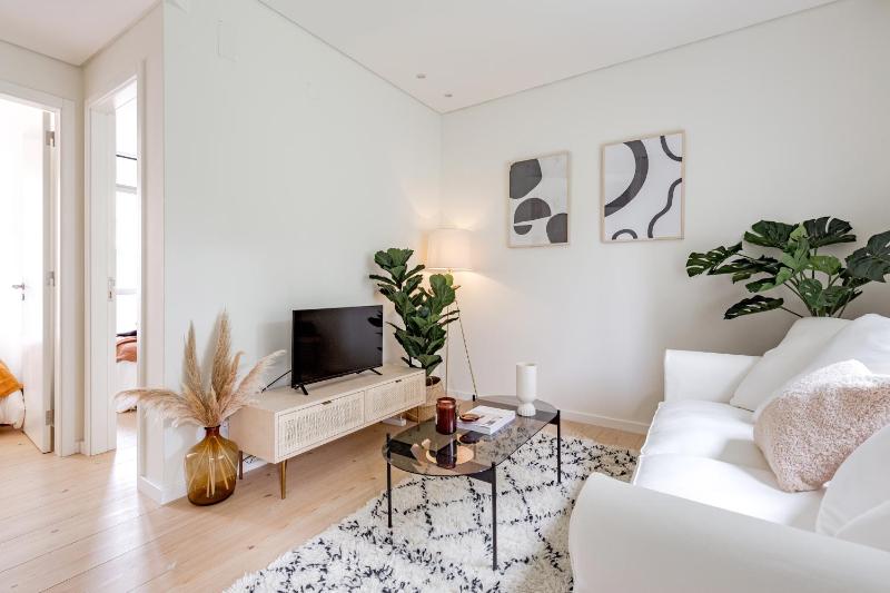 Casa Boma Lisboa - Modern & Luminous Apartment with Balcony - Alcantara I — забронировать отель в Лиссабоне