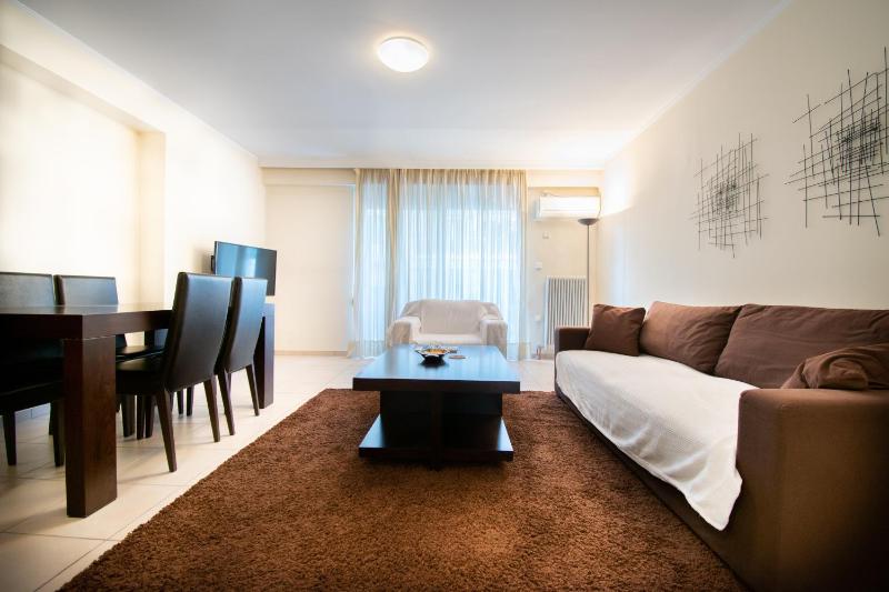 Homey Penthouse in Kypseli — забронировать отель в Афины