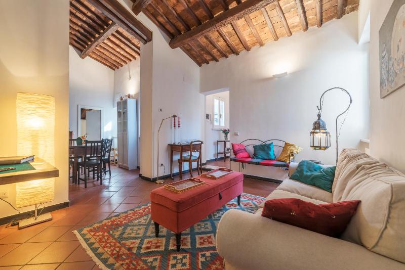 Three bedrooms in world-famous Via Giulia - FromHometoRome — отель с удобствами в Риме