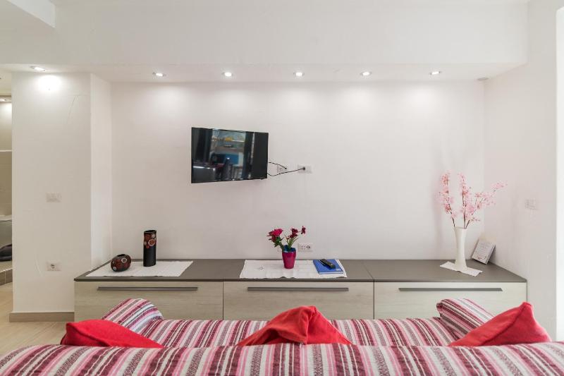 Purple Flower Suite a Cala Gonone - Elegante Oasi