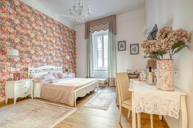 Luxury Stars In Rome - Andromeda apartment in Colosseum — комфортный отель в Риме
