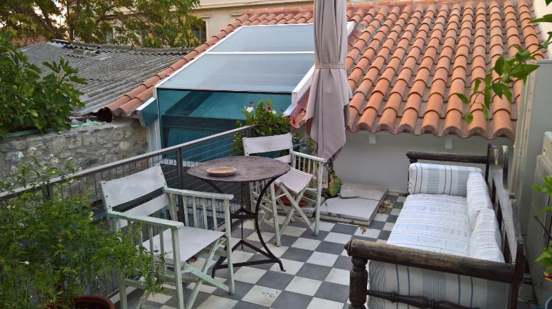 Under the Acropolis, tiny room, big terrace — отзывы гостей и цены