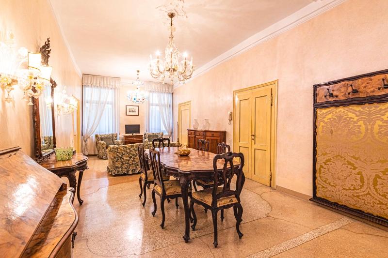 CASA VESCOVO, free Wi-Fi near San Marco Square — забронировать отель в Венеции