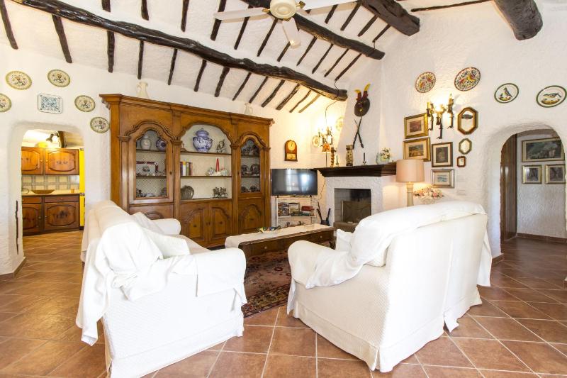 Villa a Santa Teresa - Oasi con piscina condivisa