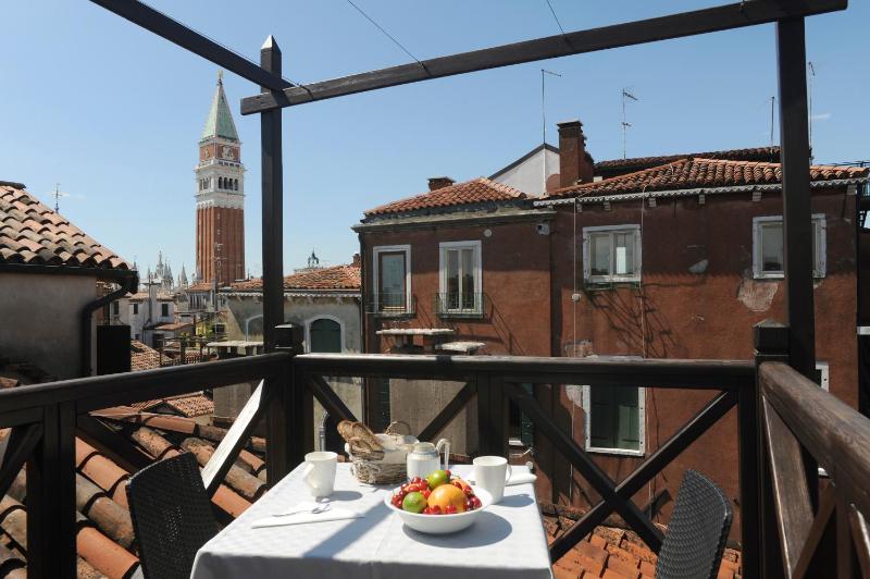 TRA SAN MARCO E RIALTO — отель в Венеции, Италия