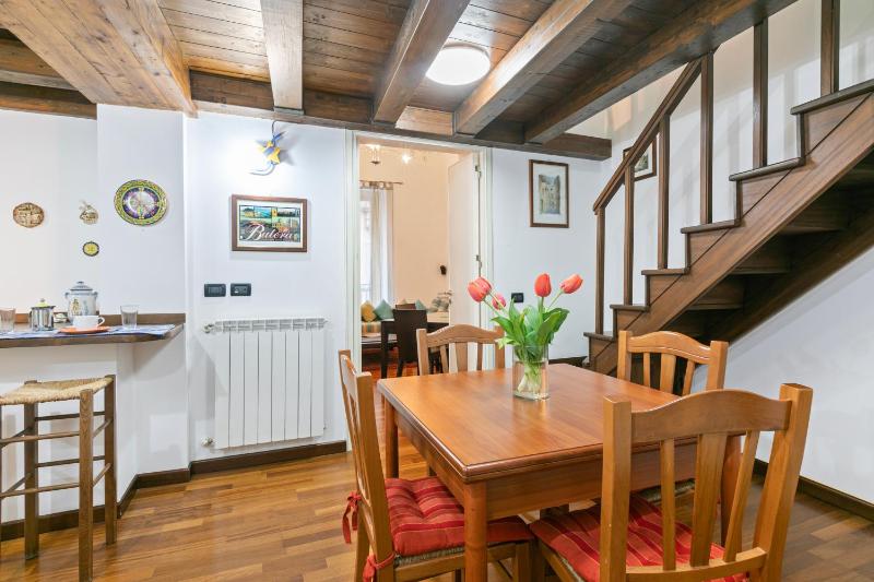 Vittorio Emanuele & Via Roma Colorful Apartment — отель с удобствами в Палермо