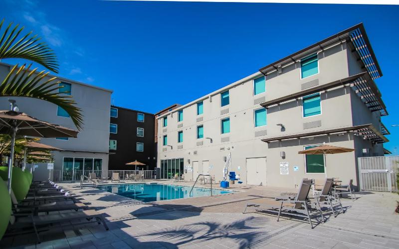 Holiday Inn Express & Suites Miami Airport East, an IHG Hotel 3 — отель в Майами, Соединенные Штаты Америки