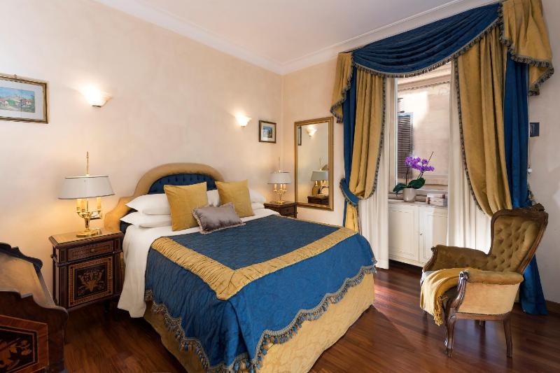 Luxury Apt with Colosseum View — отель с удобным расположением в Риме
