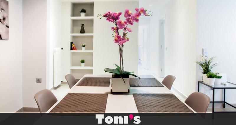 TONI'S Spacious Apartment next to Acropolis Museum — отель в Афины, Греция
