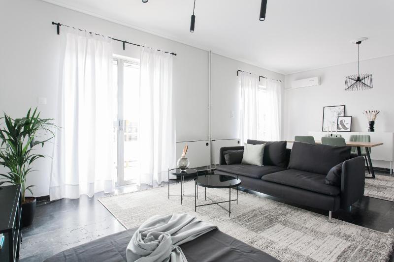 Spacious 1BD Apartment near HELEXPO Marousi by UPSTREET — забронировать отель в Афины
