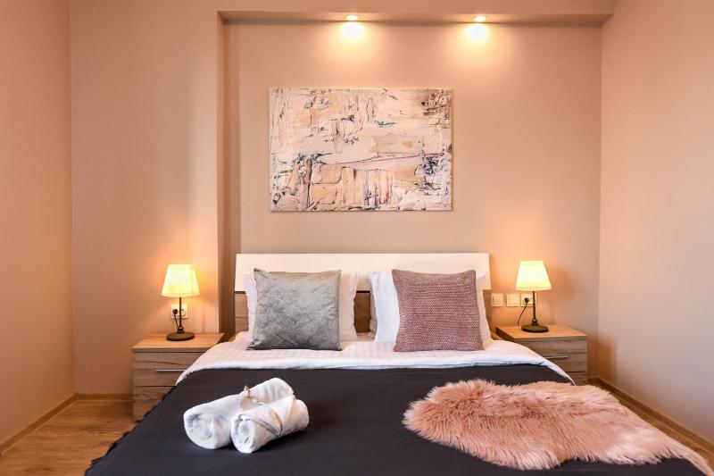 PASTEL HUES - Homey Central Apartment near Armeneasca — комфортный отель в Бухаресте