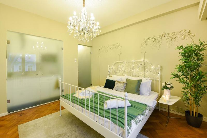 Цены на Luxury Central - Old Town Studio в Бухаресте