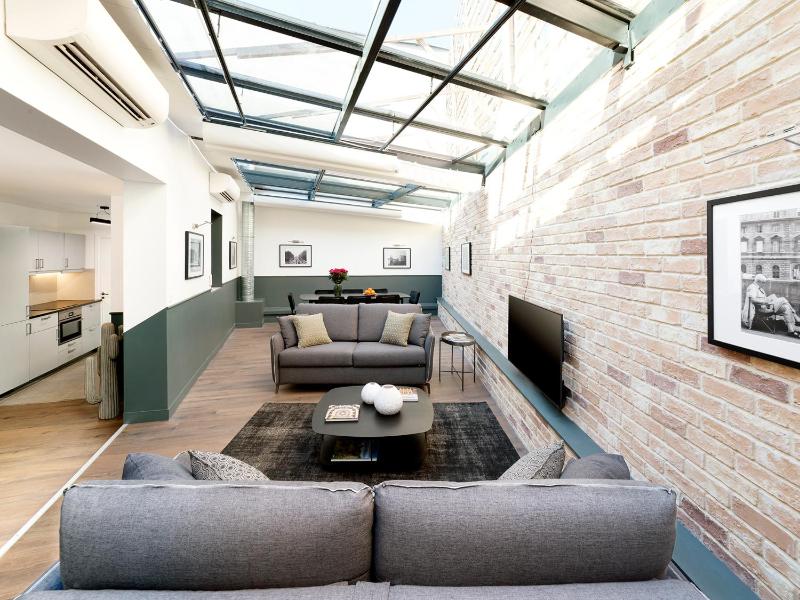 LivinParis - Luxury AC 3 Bedrooms Le Marais I — комфортный отель в Париже