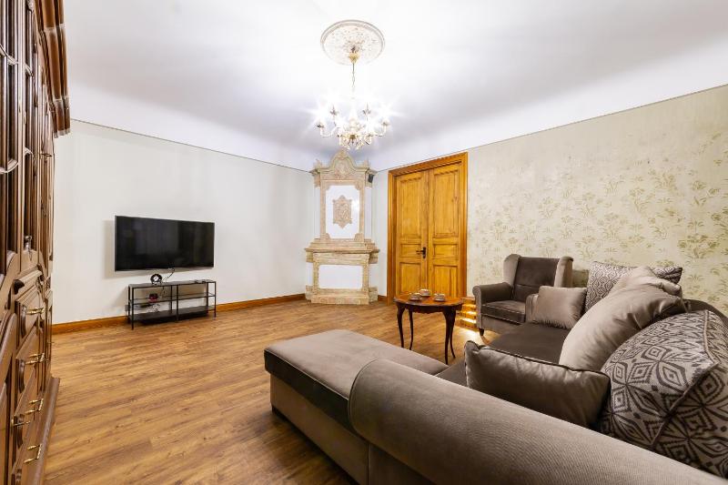 Ancient Storie's AP 65sqm Renovated Free parking — комфортный отель в риге