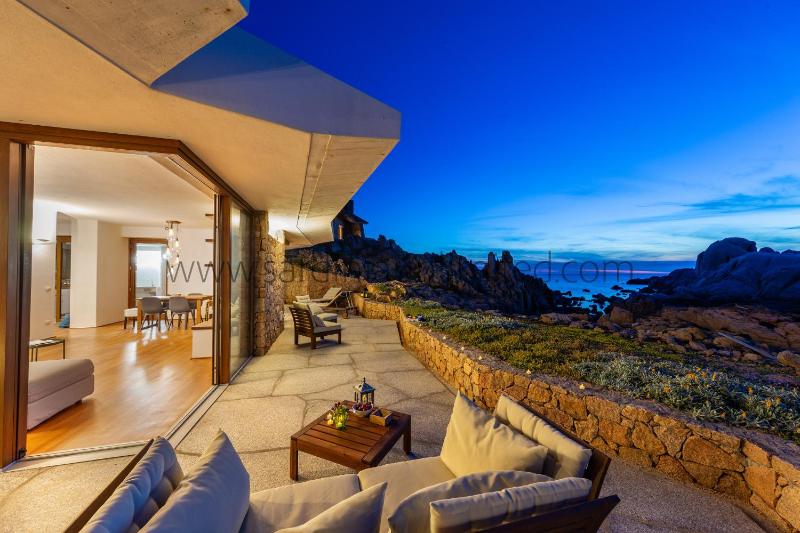 Villa Il Rosso a Aglientu - Lusso con Jacuzzi e Vista