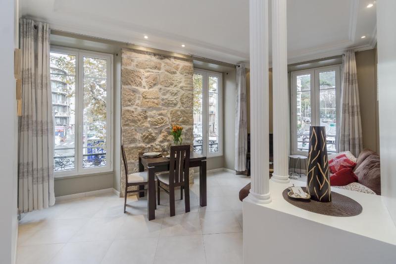 Apartment with parking in Nice near the harbor — отель в Николь, Франция