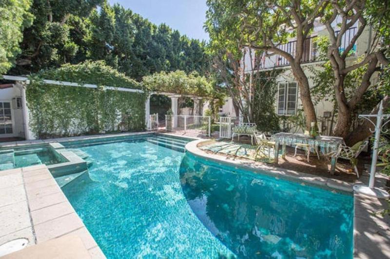 Beverly Hills Celebrity Home — отель с удобствами в Лос-Анджелесе