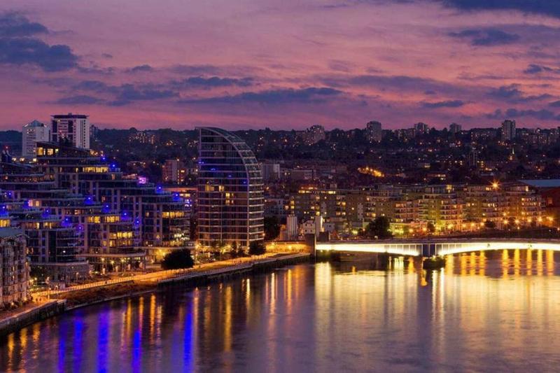 Battersea Reach Luxury Riverside Apartment — отель с удобствами в Лондоне