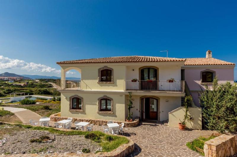 Residence Baia Santa Reparata: Oasi con piscina