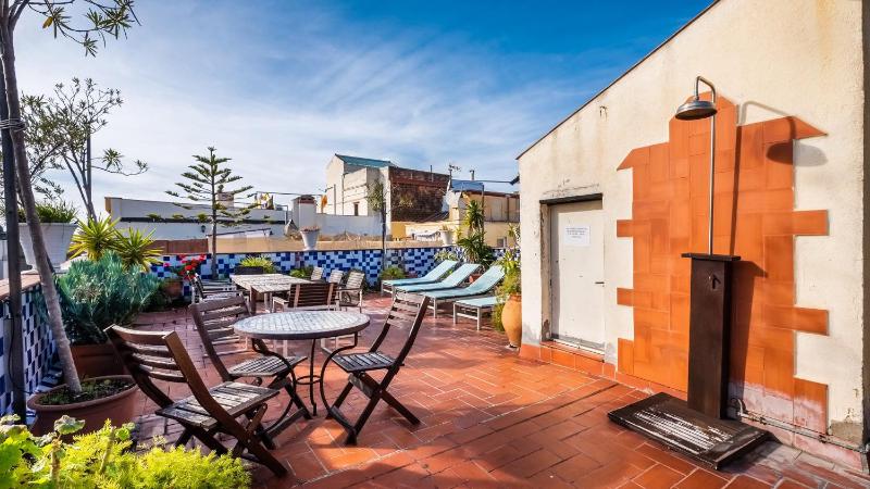 Apartamentos El Pintor — забронировать отель в Барселоне