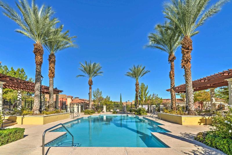 Цены на Lake Las Vegas Condo with Balcony, Resort Amenities! в Лас Вегасе