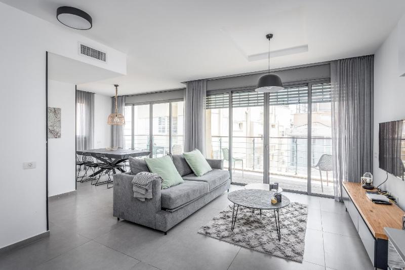 Цены на Bograshov Area - Amazing 3 BDR w Balcony в Тель-Авиве