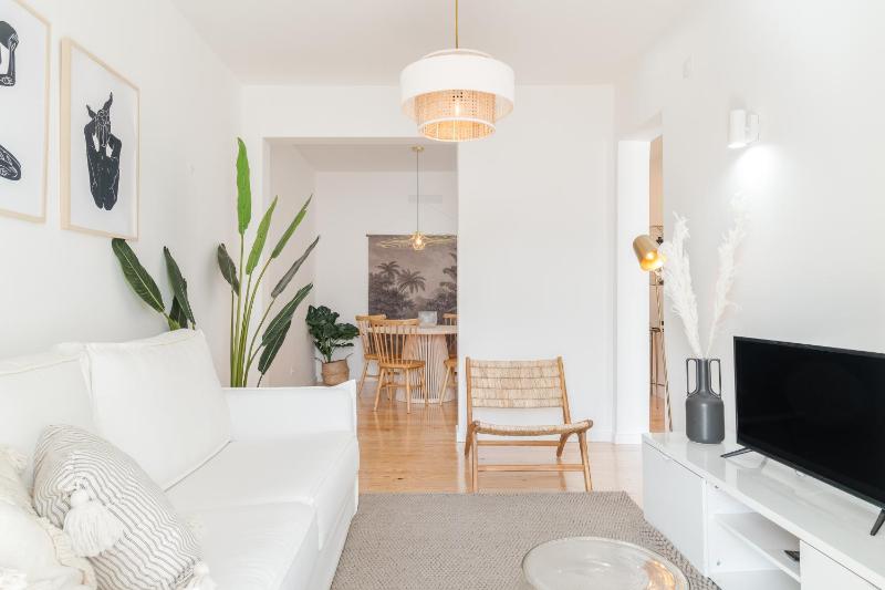 Casa Boma Lisboa - Sunny and Elegant Apartment - Lapa V — отель с удобным расположением в Лиссабоне