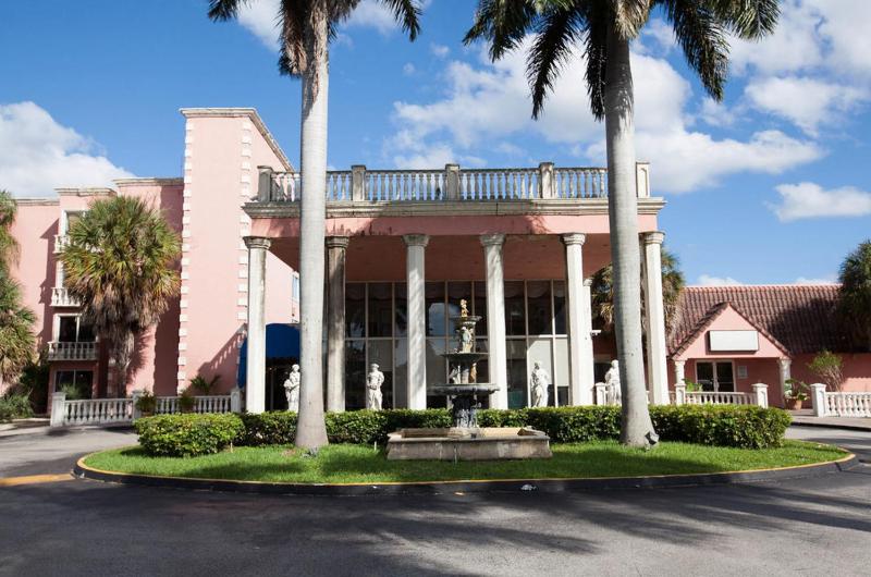 Miami Gardens Inn & Suites — забронировать отель в Майами