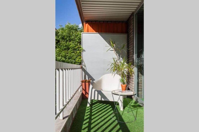 Art House Renoir Plaza Universitat Sant Antoni — отель с удобным расположением в Барселоне
