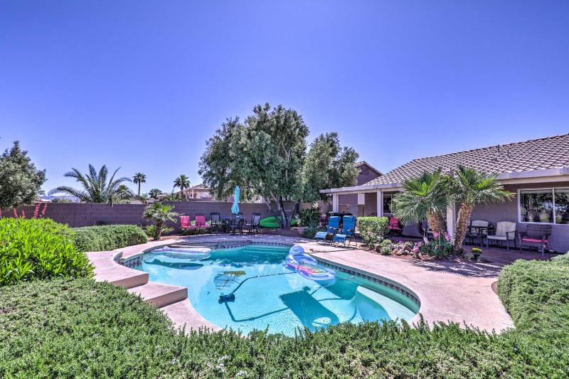 Henderson Home with Pool and Mountain, Strip Views! — комфортный отель в Лас Вегасе
