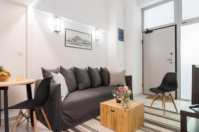Be based in this groovy loft in the CITY CENTER!! — отель с удобным расположением в Афины