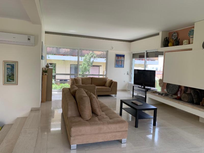 OASIS Exclusive Apartment @ Athenian Riviera — отель с удобствами в Афины