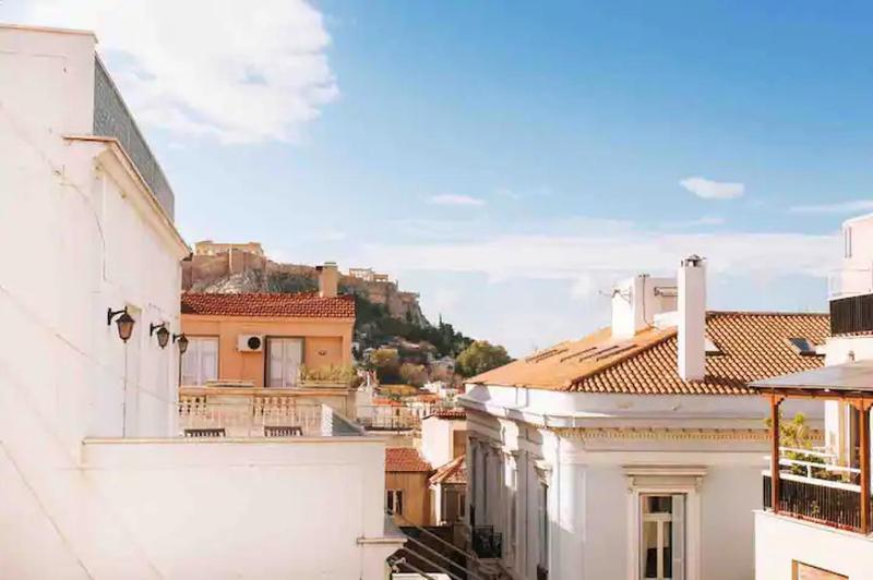 A Masterpiece in Plaka with Big Balcony and Acropolis View — отель с удобным расположением в Афины