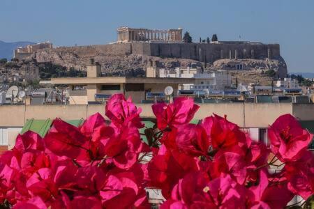 Studio with private terrace and view of Acropolis! — отель с удобным расположением в Афины