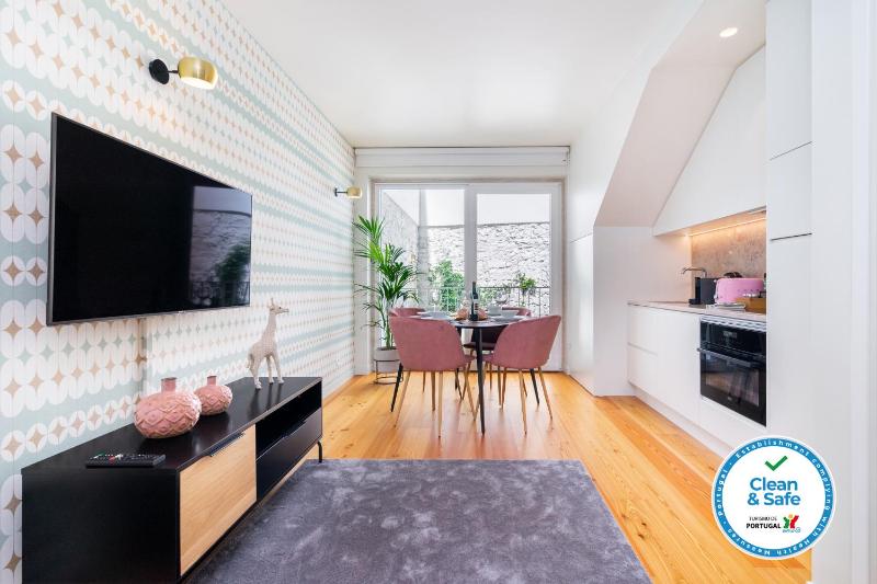 Цены на WHome | CSA18 Premium Design Apartment в Лиссабоне