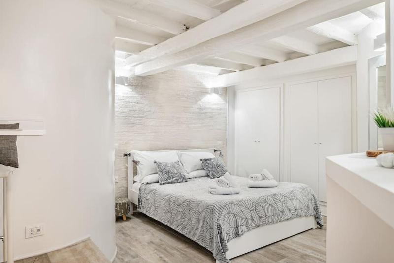 Цены на Enchanting studio apartment in Trastevere в Риме