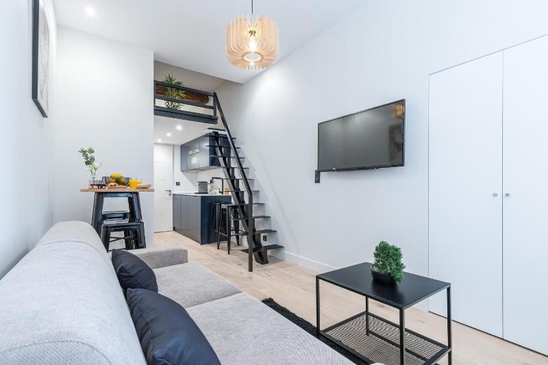 12 BUNICO - Studio Duplex - Vieux Nice - 100m de la mer — комфортный отель в Николь