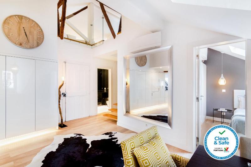 Цены на WHome | Madalena Downtown Luxury Duplex в Лиссабоне