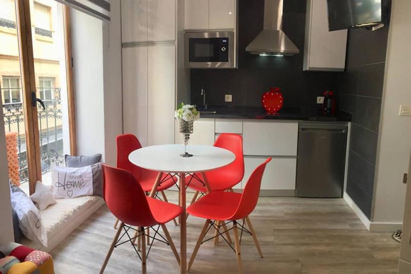 Apartamento de diseno centrico a 5 min de playa (1º) — отель в Аликанте, Испания
