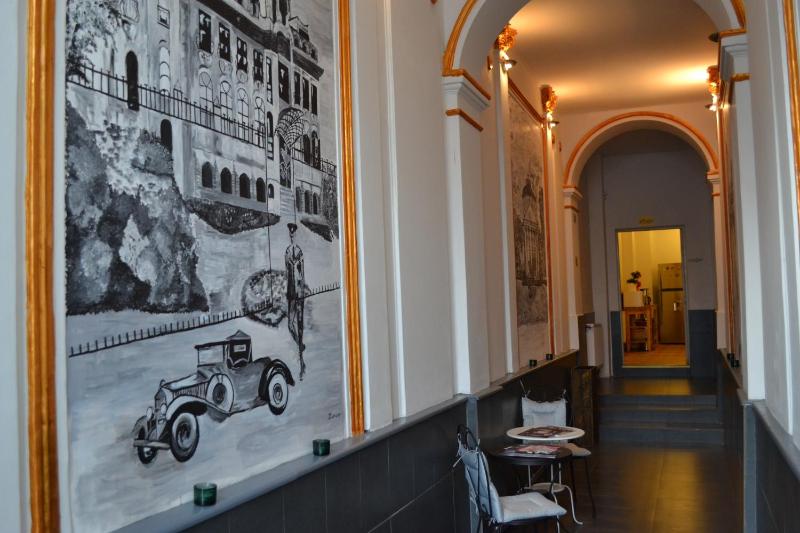 Antique Hostel 2 — отель в Бухаресте, Румыния