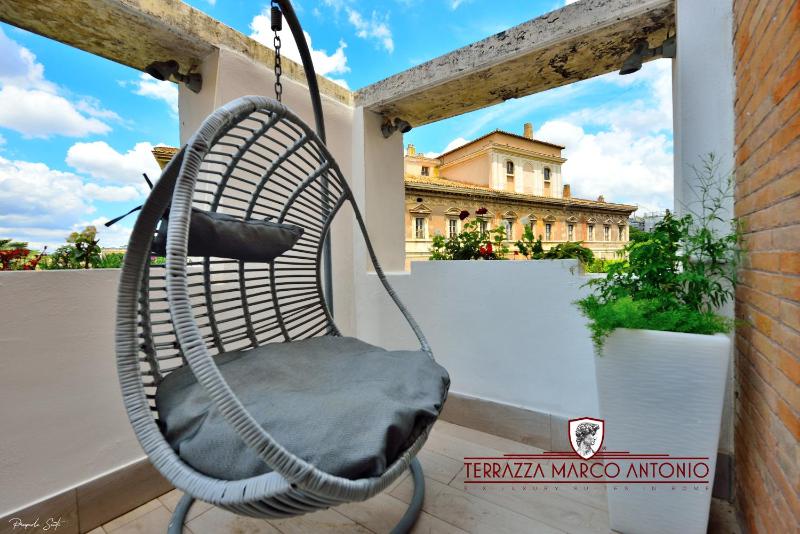 Terrazza Marco Antonio Luxury Suite — отель с удобным расположением в Риме