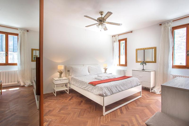 Venice Near San Marco 7 pax WiFi 2 Bedroom — отзывы гостей и цены